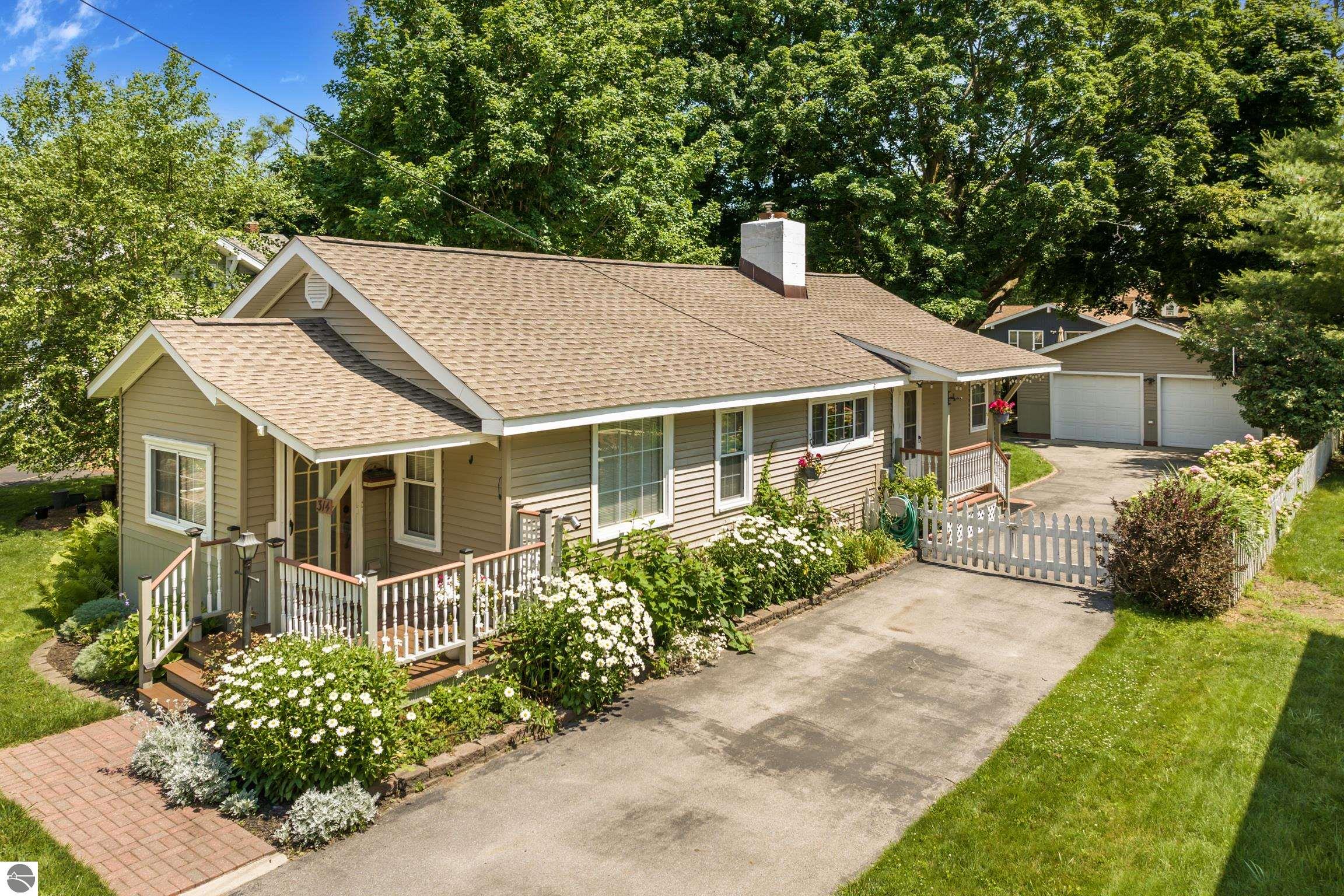 Charlevoix, Michigan 49720, United States, 2 Bedrooms Bedrooms, ,1 BathroomBathrooms,Residential,Active,168699