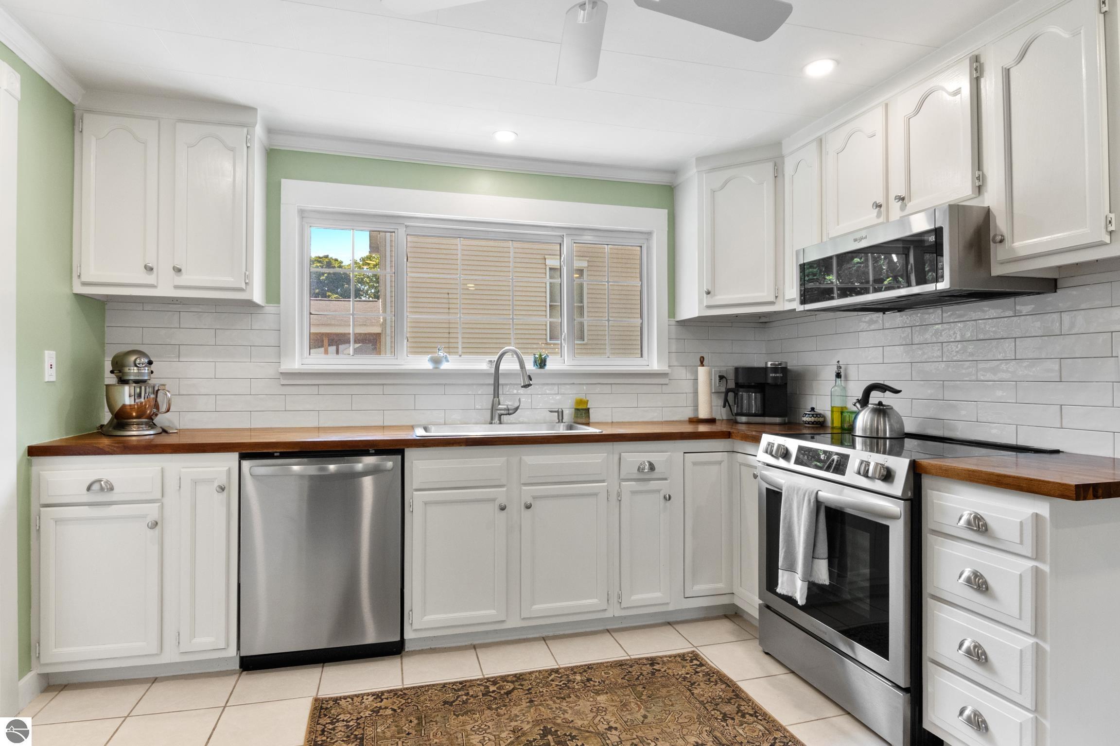 Charlevoix, Michigan 49720, United States, 2 Bedrooms Bedrooms, ,1 BathroomBathrooms,Residential,Active,168699