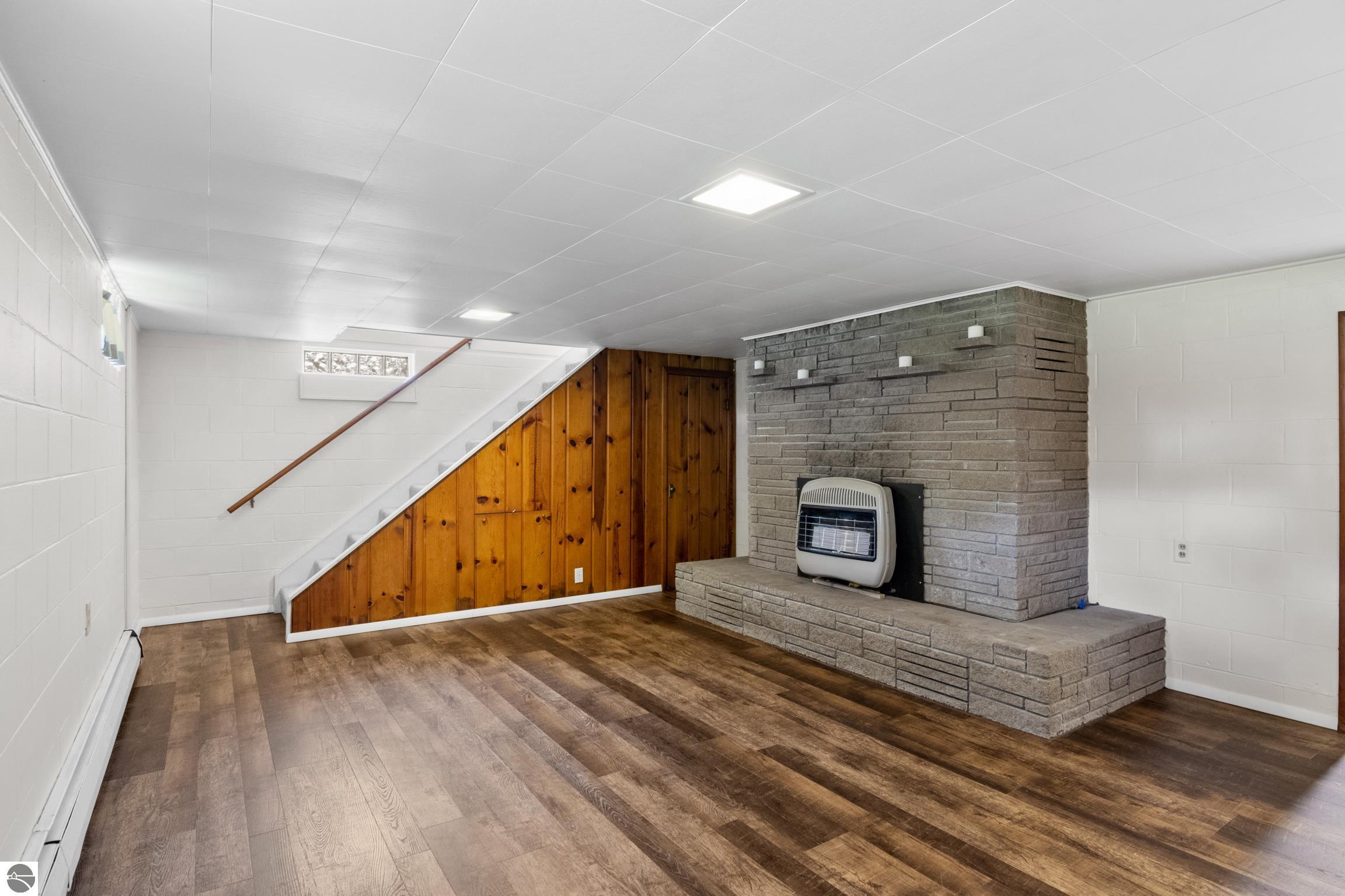 Charlevoix, Michigan 49720, United States, 2 Bedrooms Bedrooms, ,1 BathroomBathrooms,Residential,Active,168699