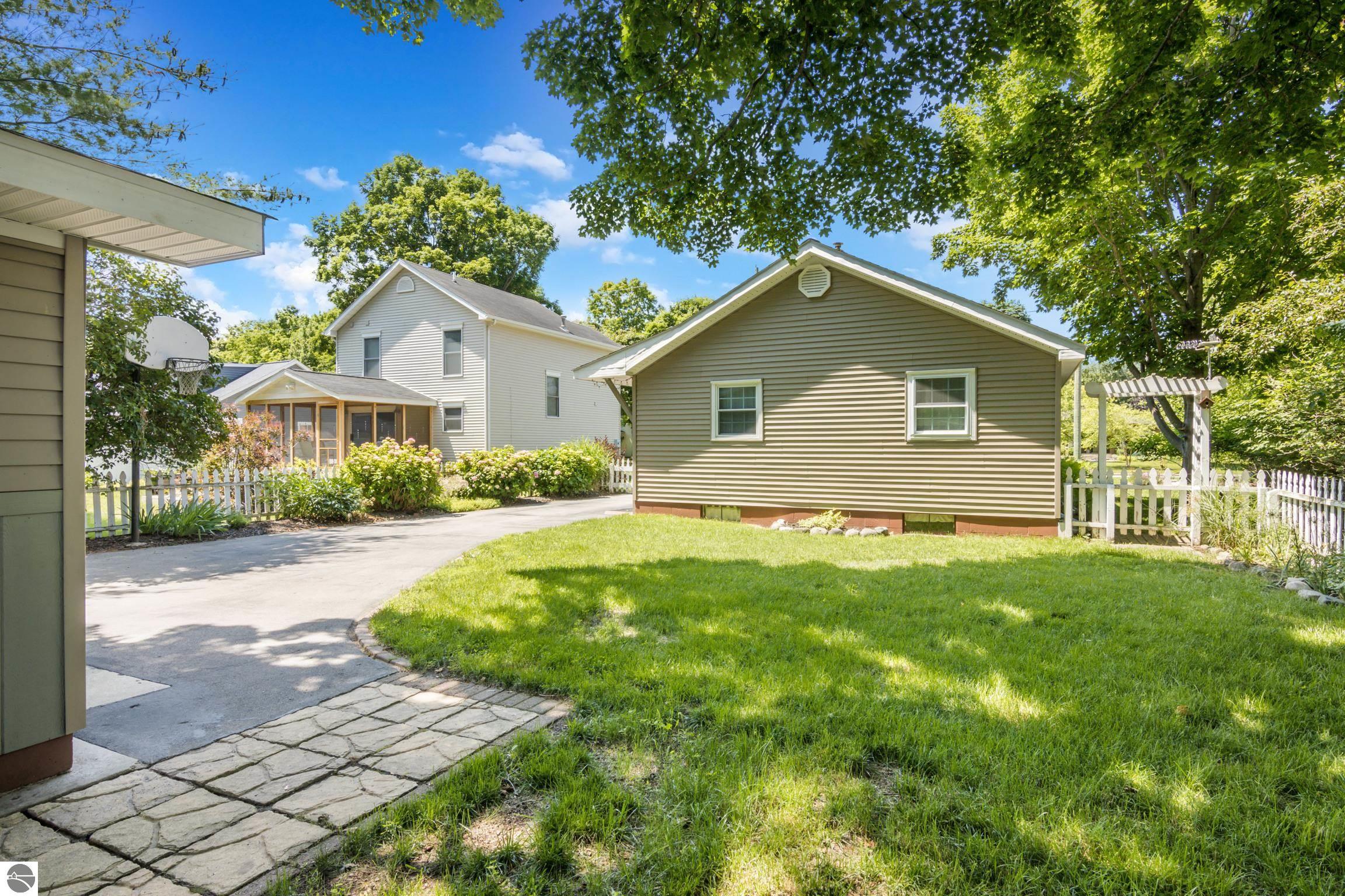 Charlevoix, Michigan 49720, United States, 2 Bedrooms Bedrooms, ,1 BathroomBathrooms,Residential,Active,168699