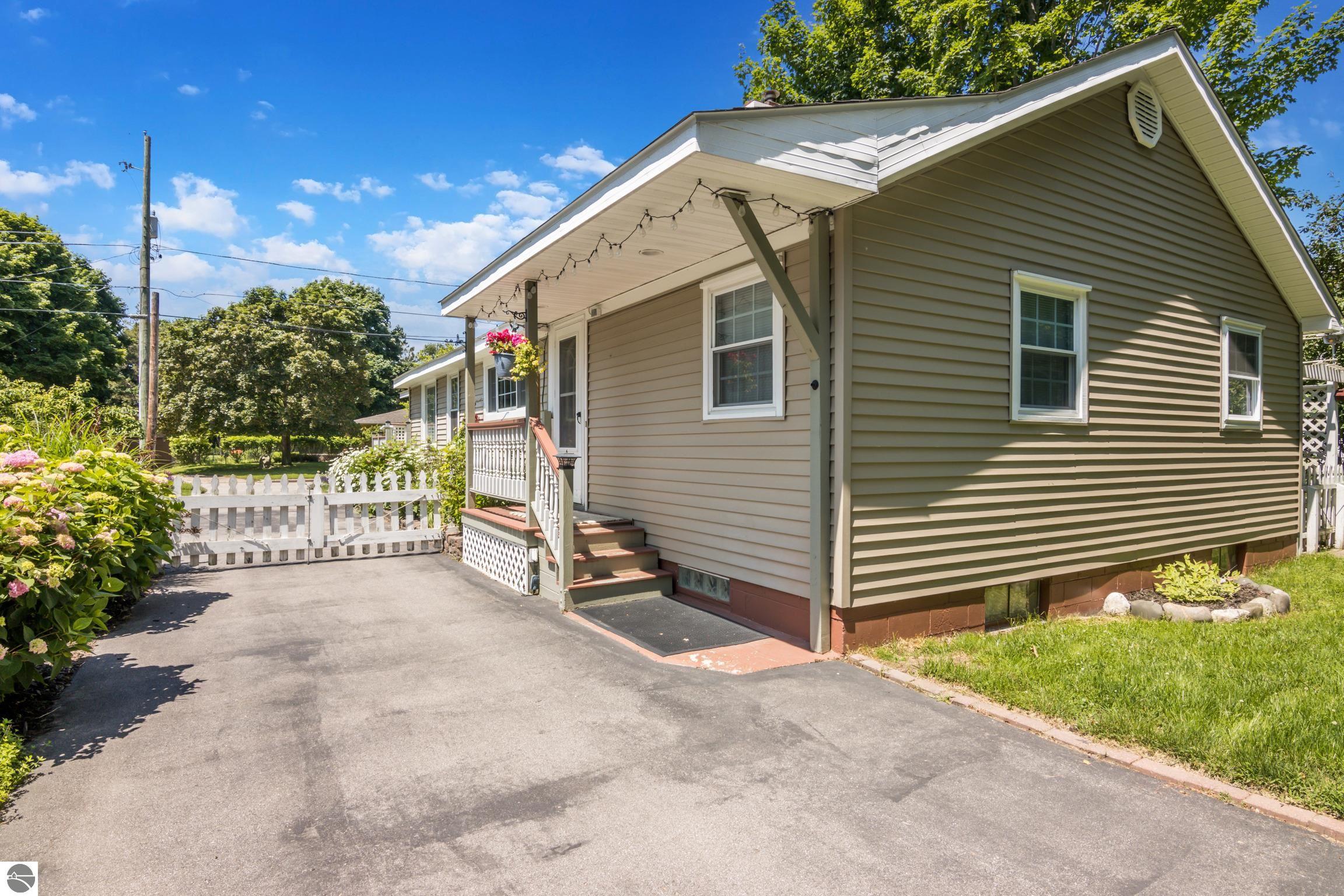 Charlevoix, Michigan 49720, United States, 2 Bedrooms Bedrooms, ,1 BathroomBathrooms,Residential,Active,168699