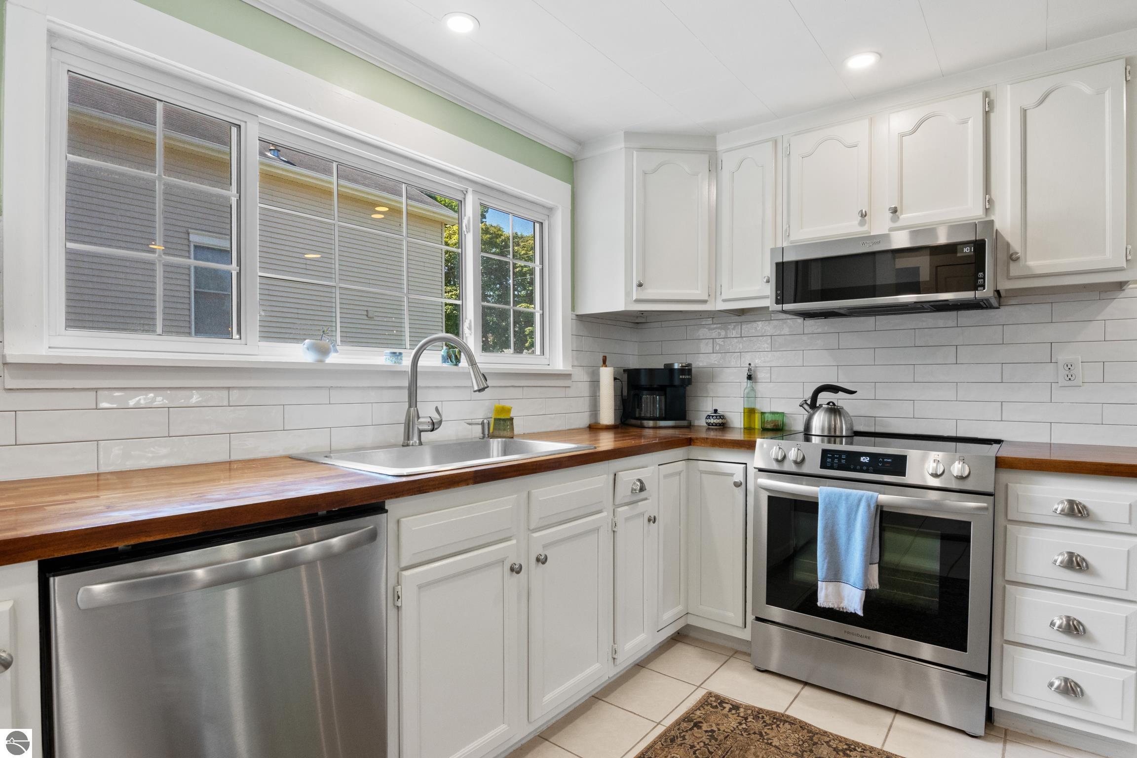 Charlevoix, Michigan 49720, United States, 2 Bedrooms Bedrooms, ,1 BathroomBathrooms,Residential,Active,168699