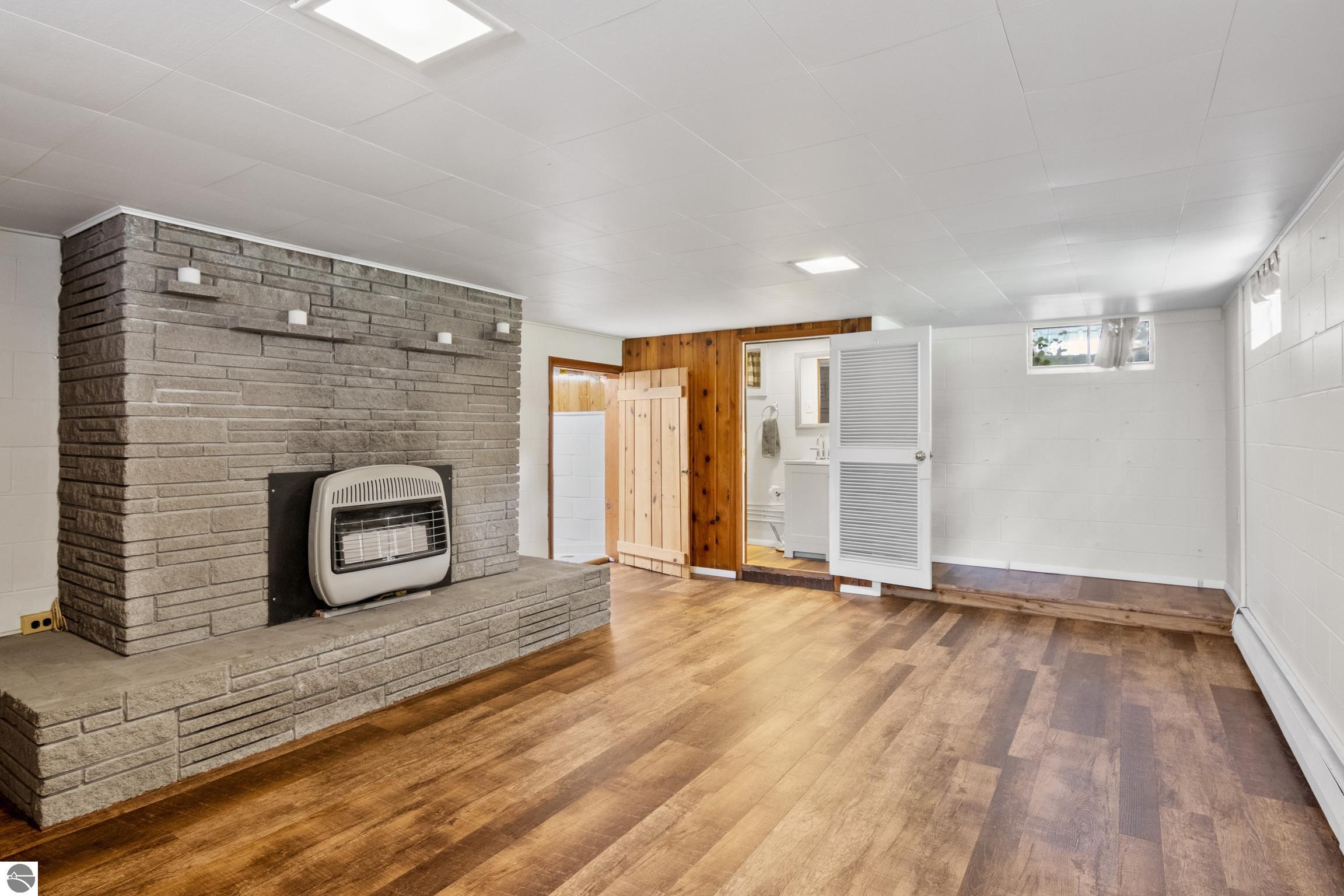 Charlevoix, Michigan 49720, United States, 2 Bedrooms Bedrooms, ,1 BathroomBathrooms,Residential,Active,168699