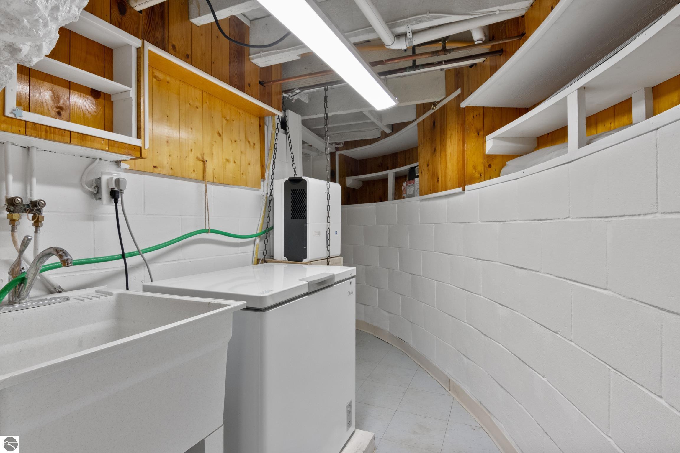 Charlevoix, Michigan 49720, United States, 2 Bedrooms Bedrooms, ,1 BathroomBathrooms,Residential,Active,168699