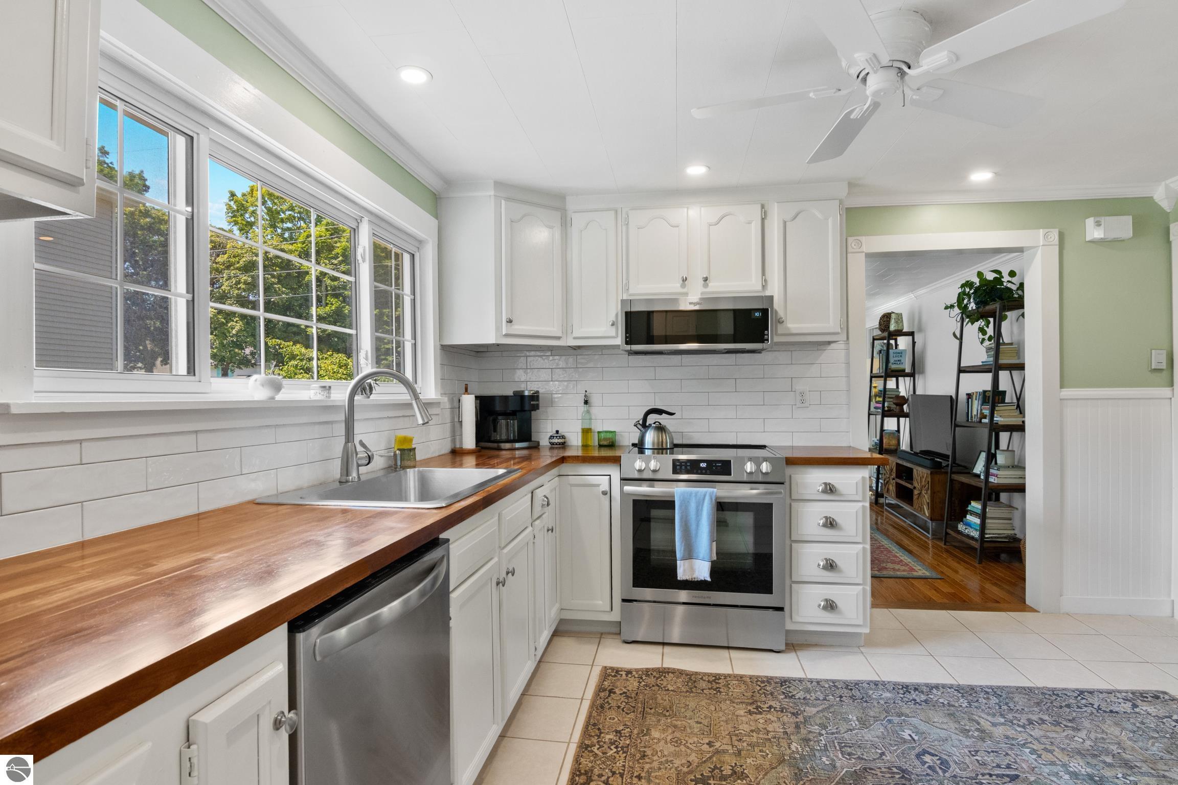 Charlevoix, Michigan 49720, United States, 2 Bedrooms Bedrooms, ,1 BathroomBathrooms,Residential,Active,168699