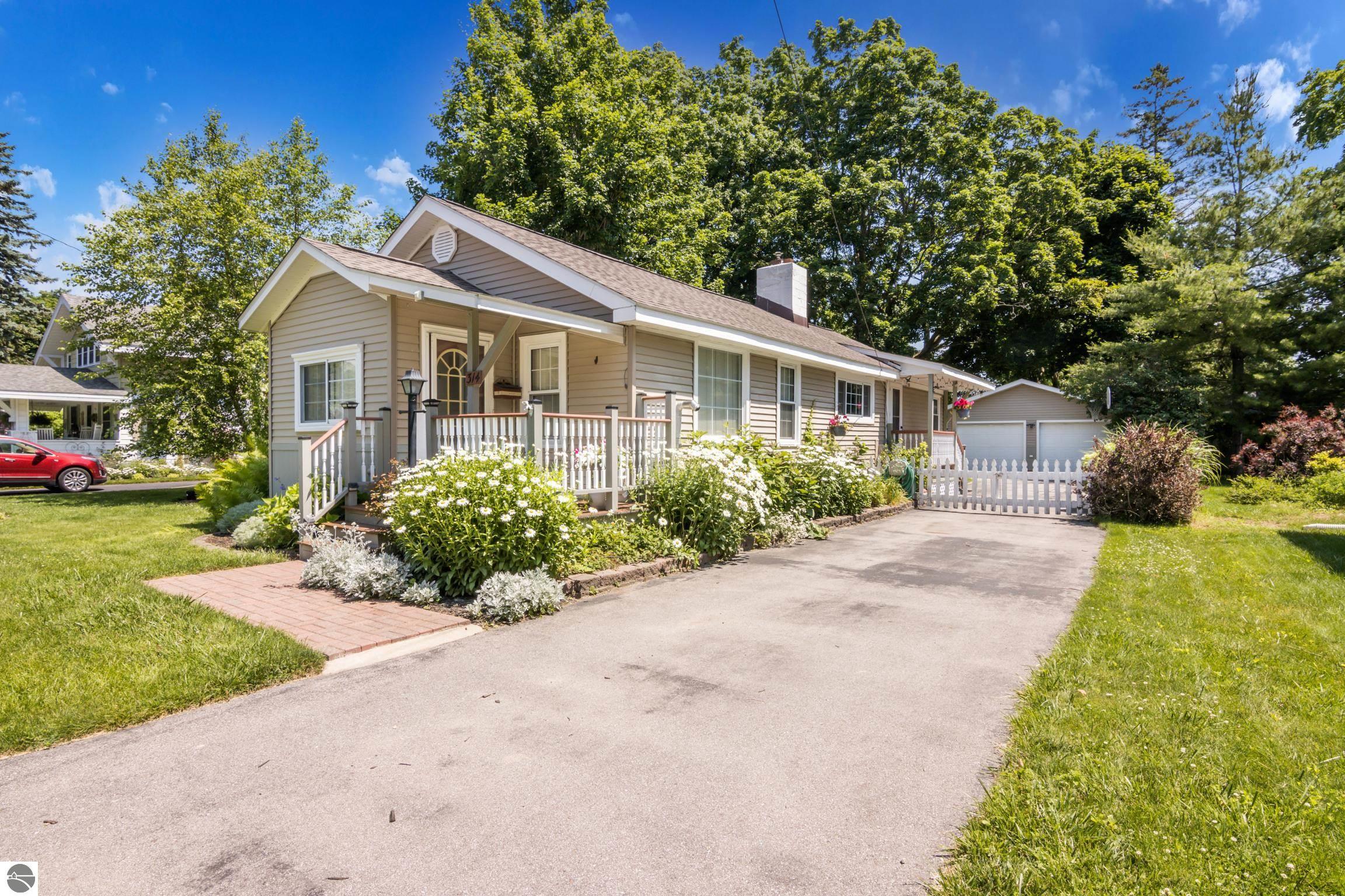 Charlevoix, Michigan 49720, United States, 2 Bedrooms Bedrooms, ,1 BathroomBathrooms,Residential,Active,168699