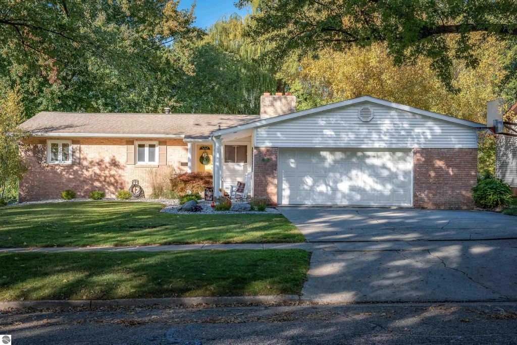 Photo of 205 Westview Drive, Alma, MI 48801 (MLS # 1939716)