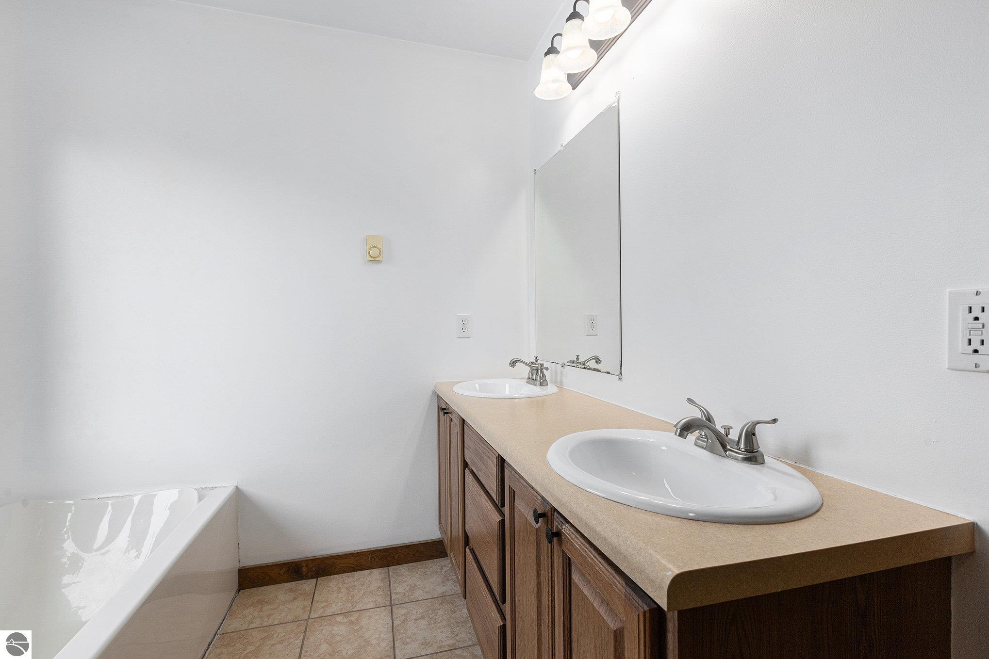 Copemish, Michigan 49625, United States, 3 Bedrooms Bedrooms, ,4 BathroomsBathrooms,Residential,Pending,180350