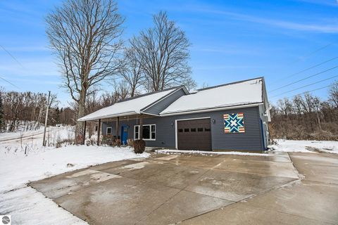 Tiny photo for 23736 110th Avenue, Tustin, MI 49688 (MLS # 1941297)