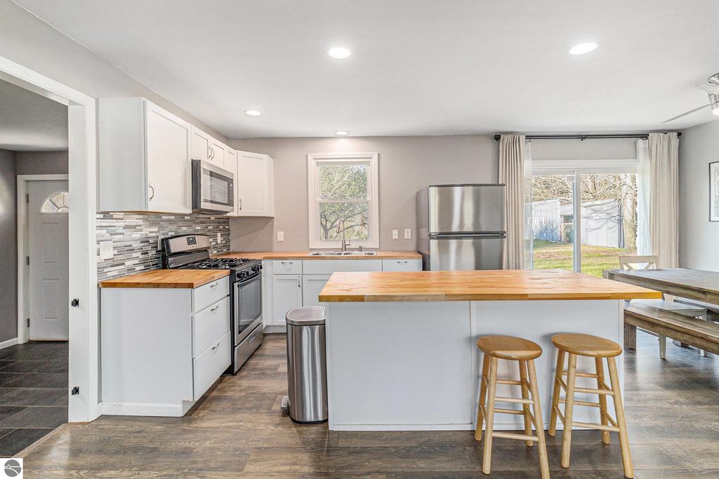 Photo of 4507 Maidens Road, Onekama, MI 49675 (MLS # 1939634)