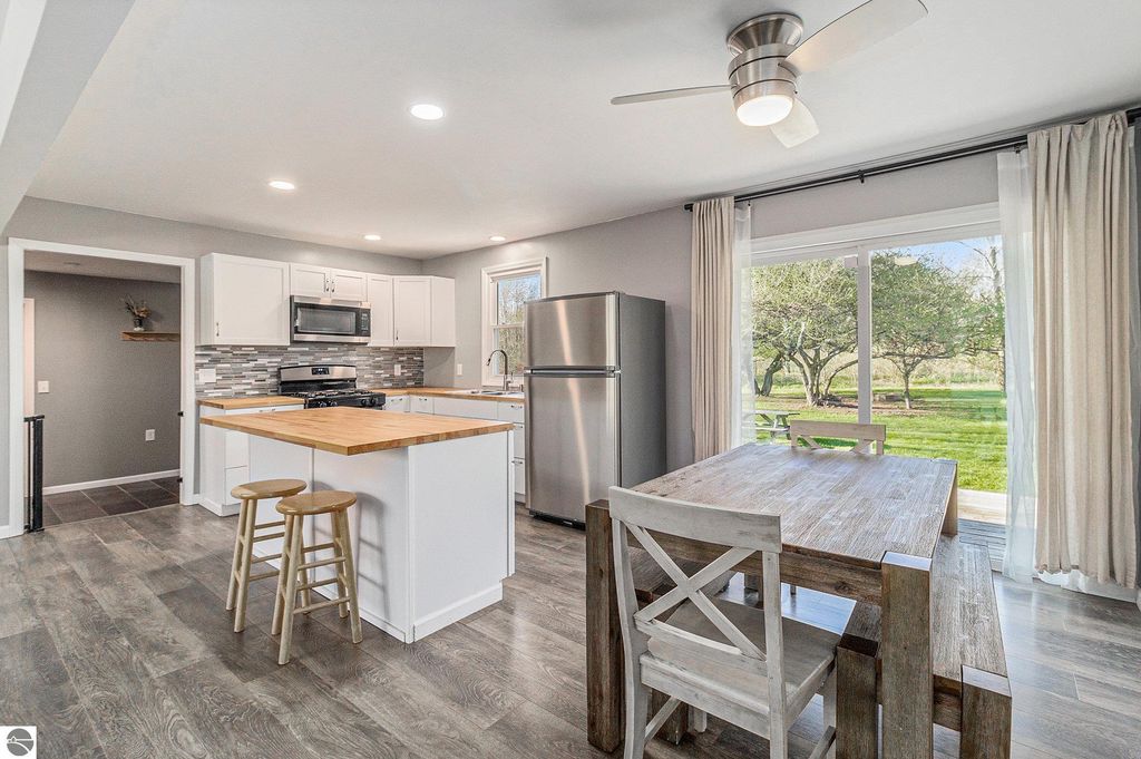 Photo of 4507 Maidens Road, Onekama, MI 49675 (MLS # 1939634)
