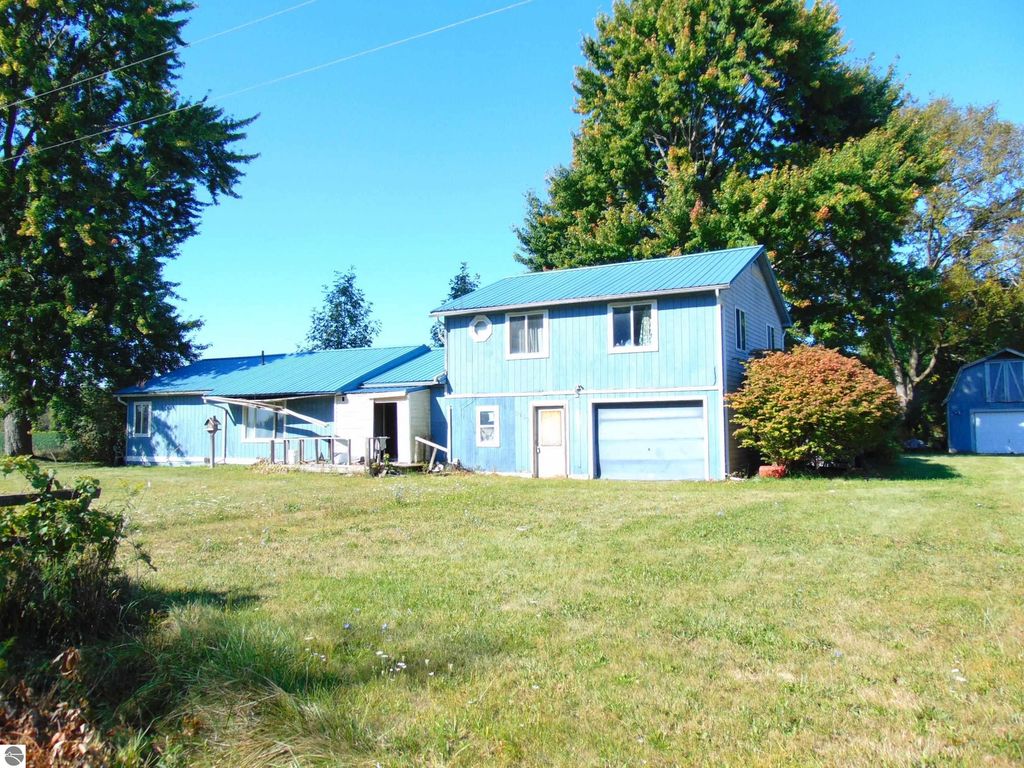Photo of 8753 Chippewa Road, Coleman, MI 48618 (MLS # 1938172)