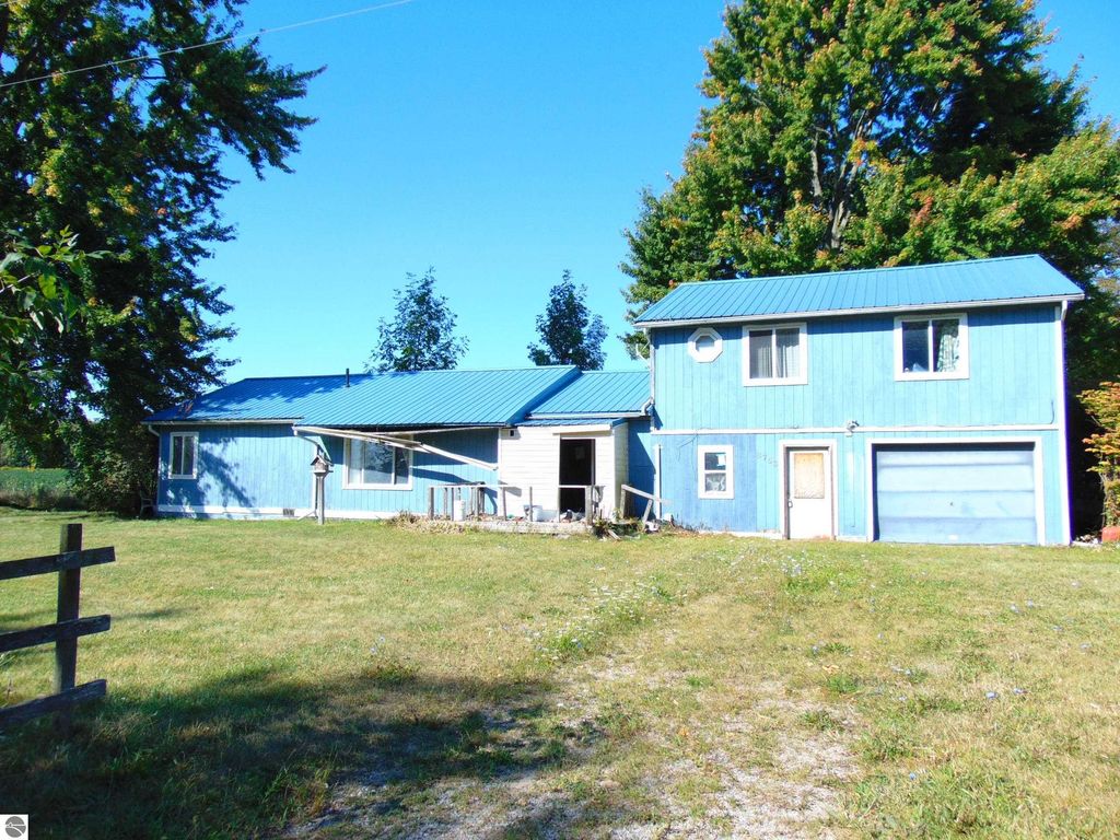 Photo of 8753 Chippewa Road, Coleman, MI 48618 (MLS # 1938172)
