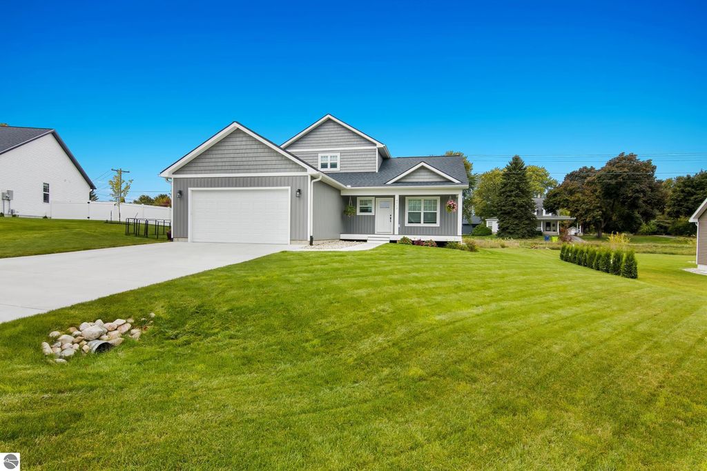 Photo of 4712 Owl View Drive, Traverse City, MI 49685 (MLS # 1939593)