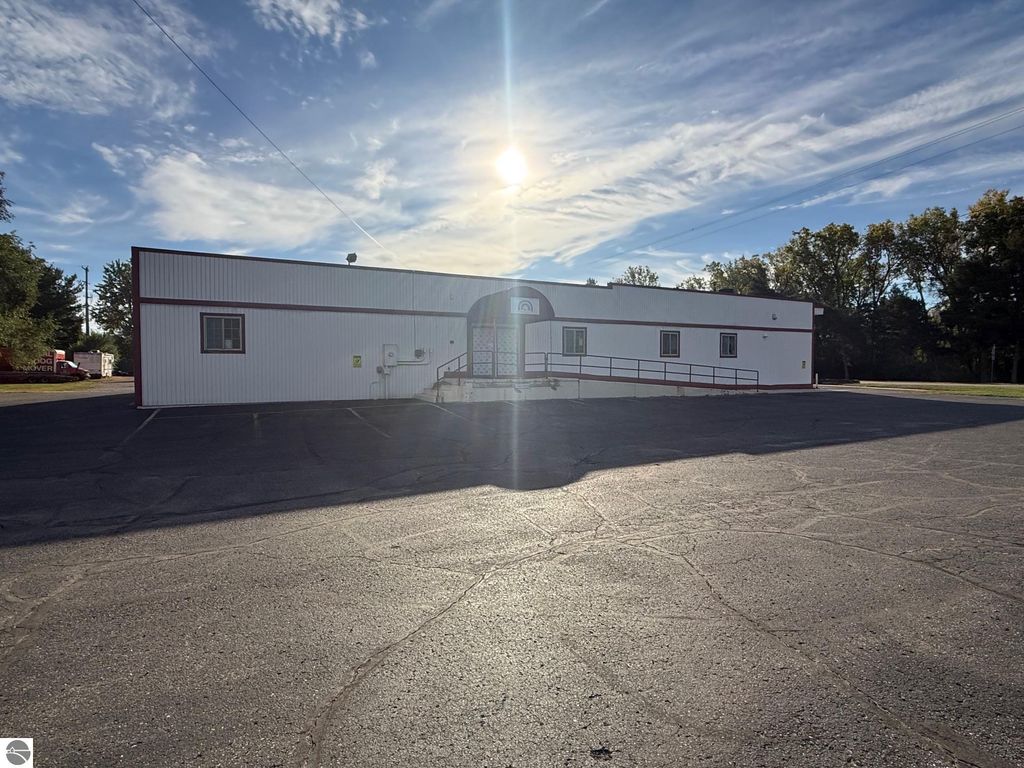 Photo of 1510 W High, Mt Pleasant, MI 48858 (MLS # 1939238)