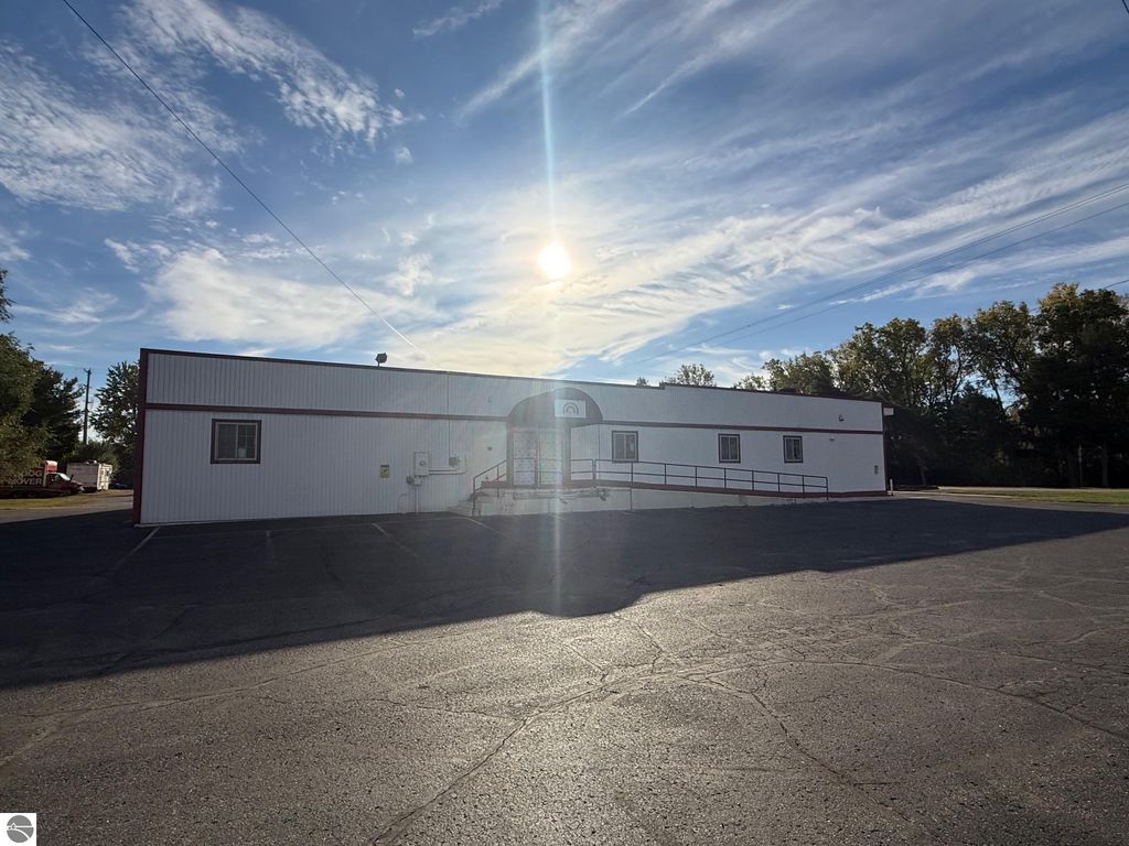 Photo of 1510 W High, Mt Pleasant, MI 48858 (MLS # 1939238)