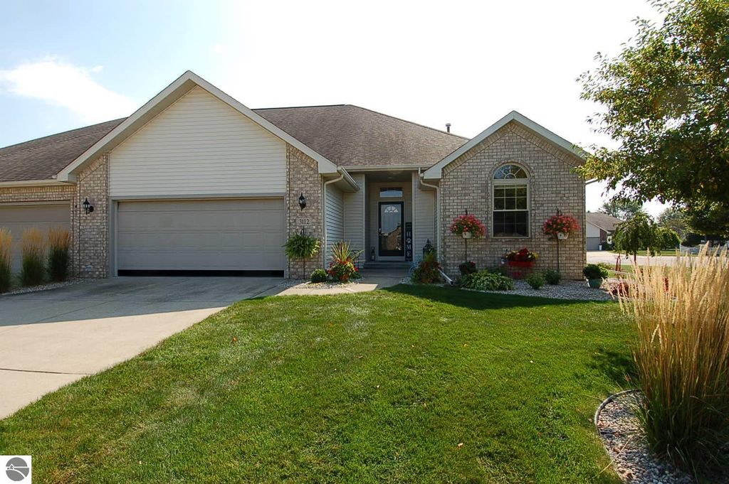 Photo of 3112 Gaslight Drive, Bay City, MI 48706 (MLS # 1938765)