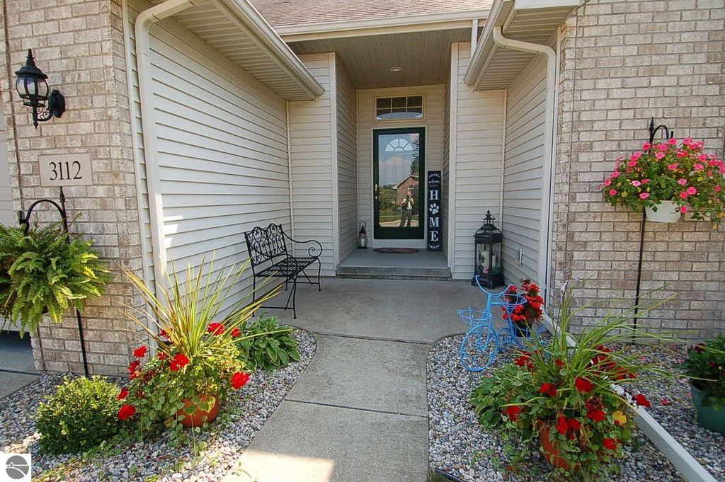 Photo of 3112 Gaslight Drive, Bay City, MI 48706 (MLS # 1938765)