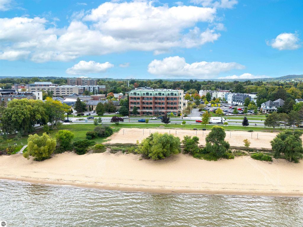 Photo of 333 Grandview Parkway #205, Traverse City, MI 49684 (MLS # 1938991)