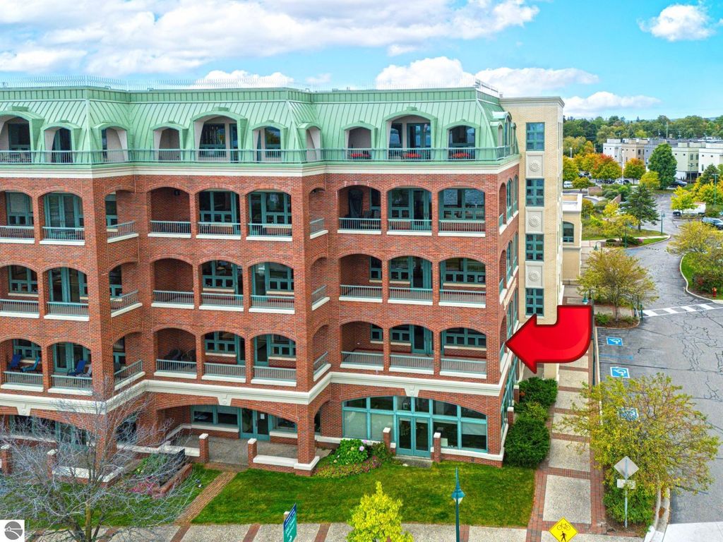 Photo of 333 Grandview Parkway #205, Traverse City, MI 49684 (MLS # 1938991)