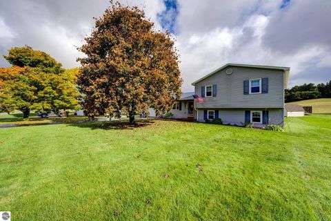 Photo of 12199 S Lincoln Hollow, Cedar, MI 49621 (MLS # 1940283)