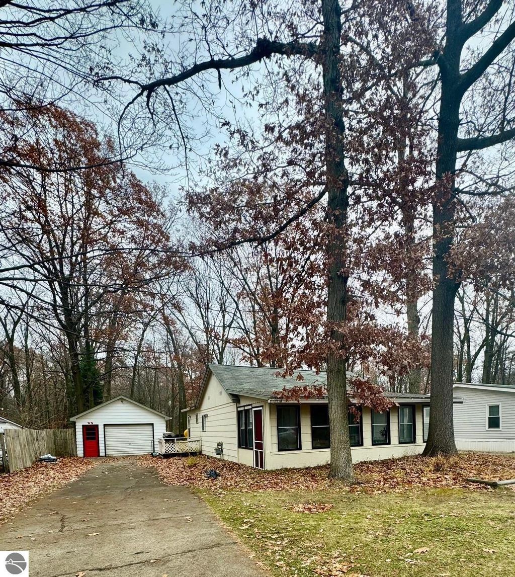 Photo of 1268 N Clare Avenue, Harrison, MI 48625 (MLS # 1940555)