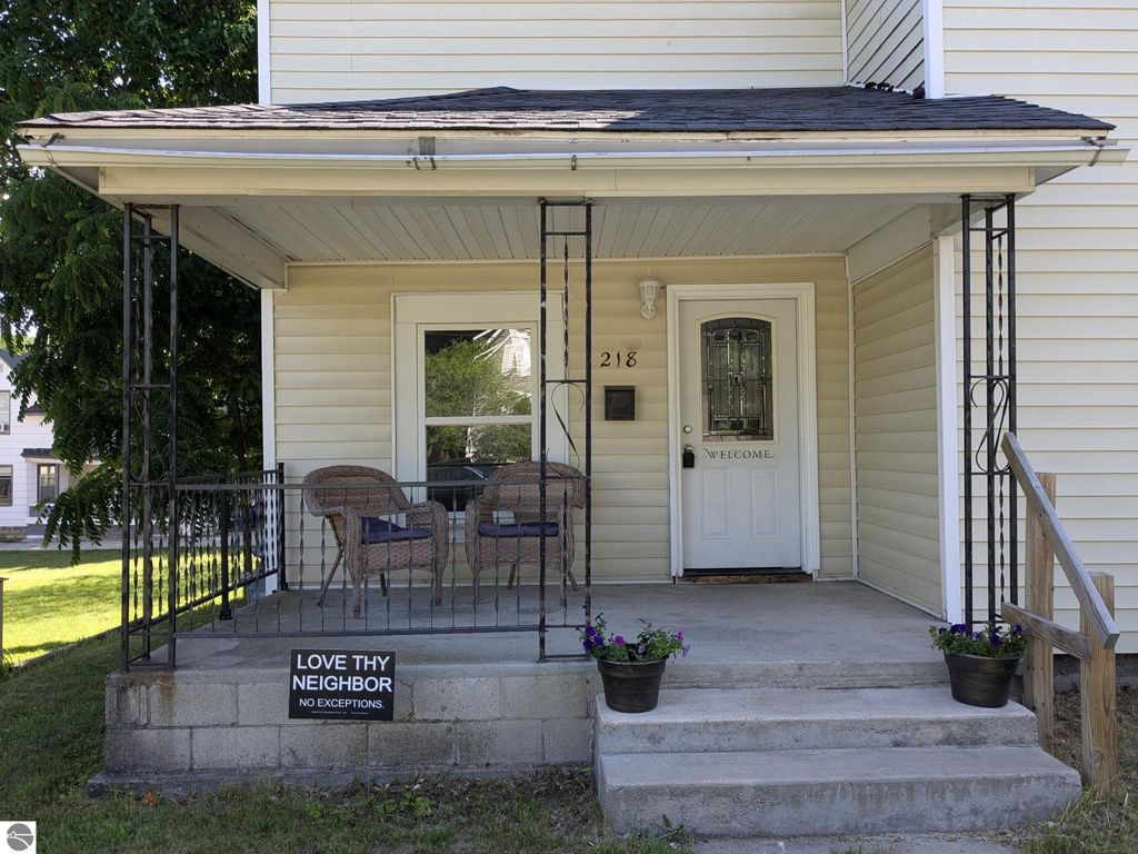 Photo of 218 N Simons Street, Cadillac, MI 49601 (MLS # 1932770)