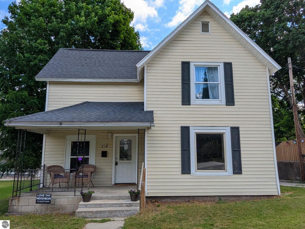 Photo of 218 N Simons Street, Cadillac, MI 49601 (MLS # 1932770)