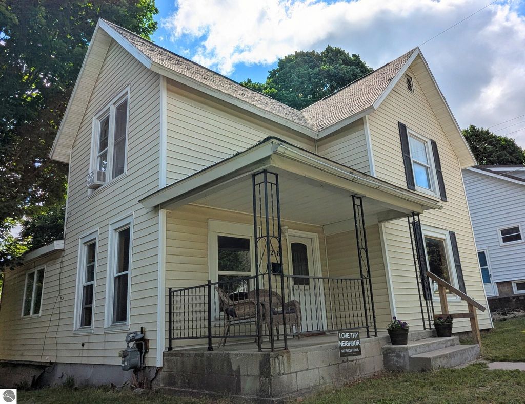 Photo of 218 N Simons Street, Cadillac, MI 49601 (MLS # 1932770)