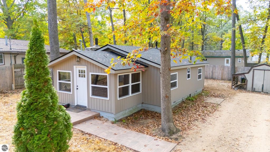 Photo of 203 Tudor Drive, Prudenville, MI 48651 (MLS # 1939576)