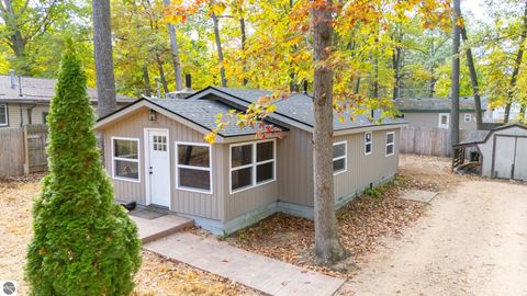 Photo of 203 Tudor Drive, Prudenville, MI 48651 (MLS # 1939576)