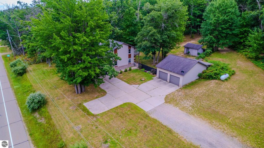 Photo of 1825 W Sunset Drive, Roscommon, MI 48653 (MLS # 1937609)