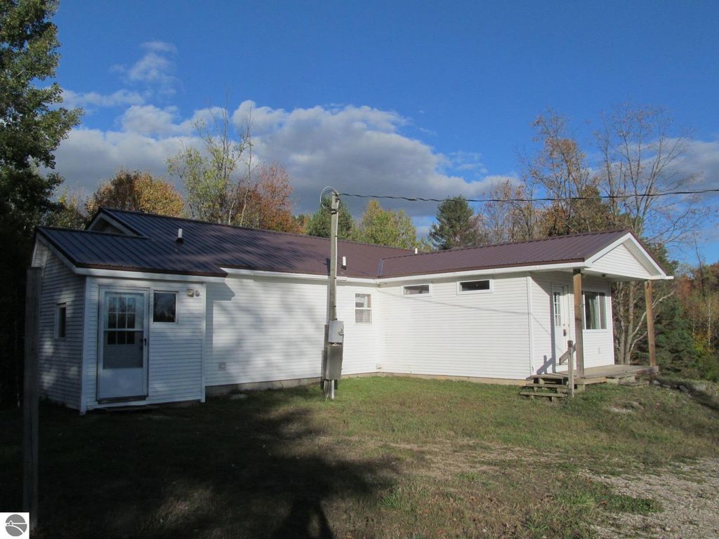 Photo of 17204 23 Mile Road, Tustin, MI 49688 (MLS # 1939500)