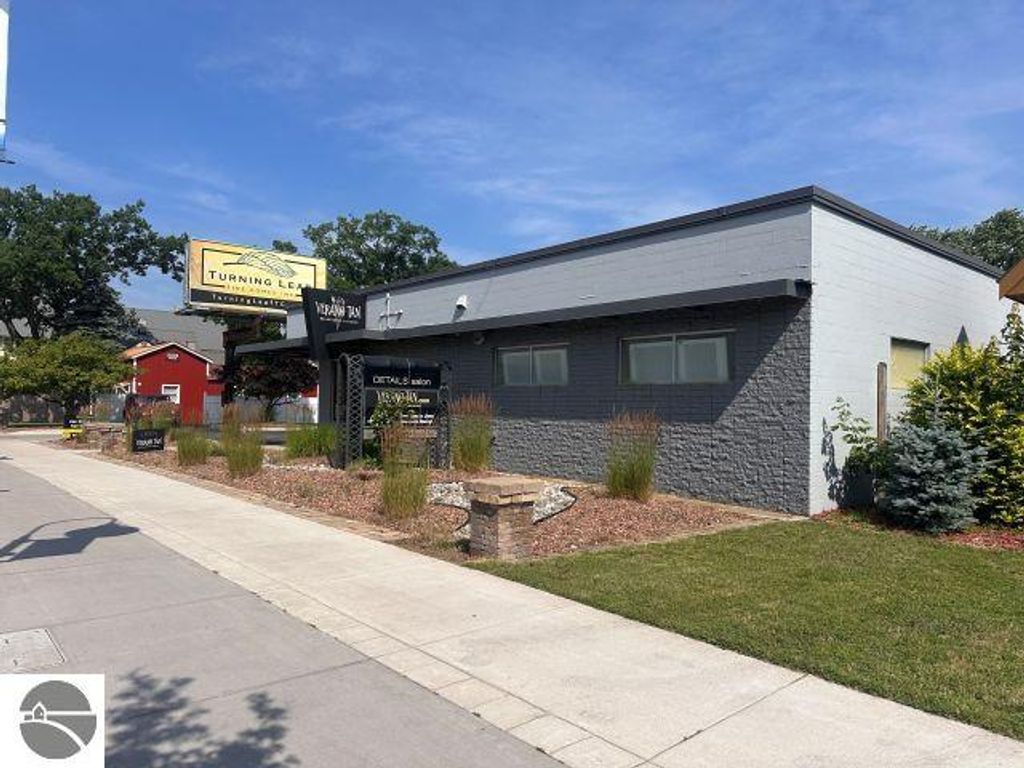 Photo of 527 E Eighth Street, Traverse City, MI 49686 (MLS # 1936603)