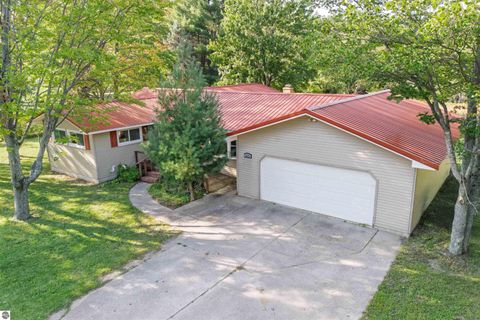 Photo of 1571 NE Dorena Drive, Kalkaska, MI 49646 (MLS # 1938788)