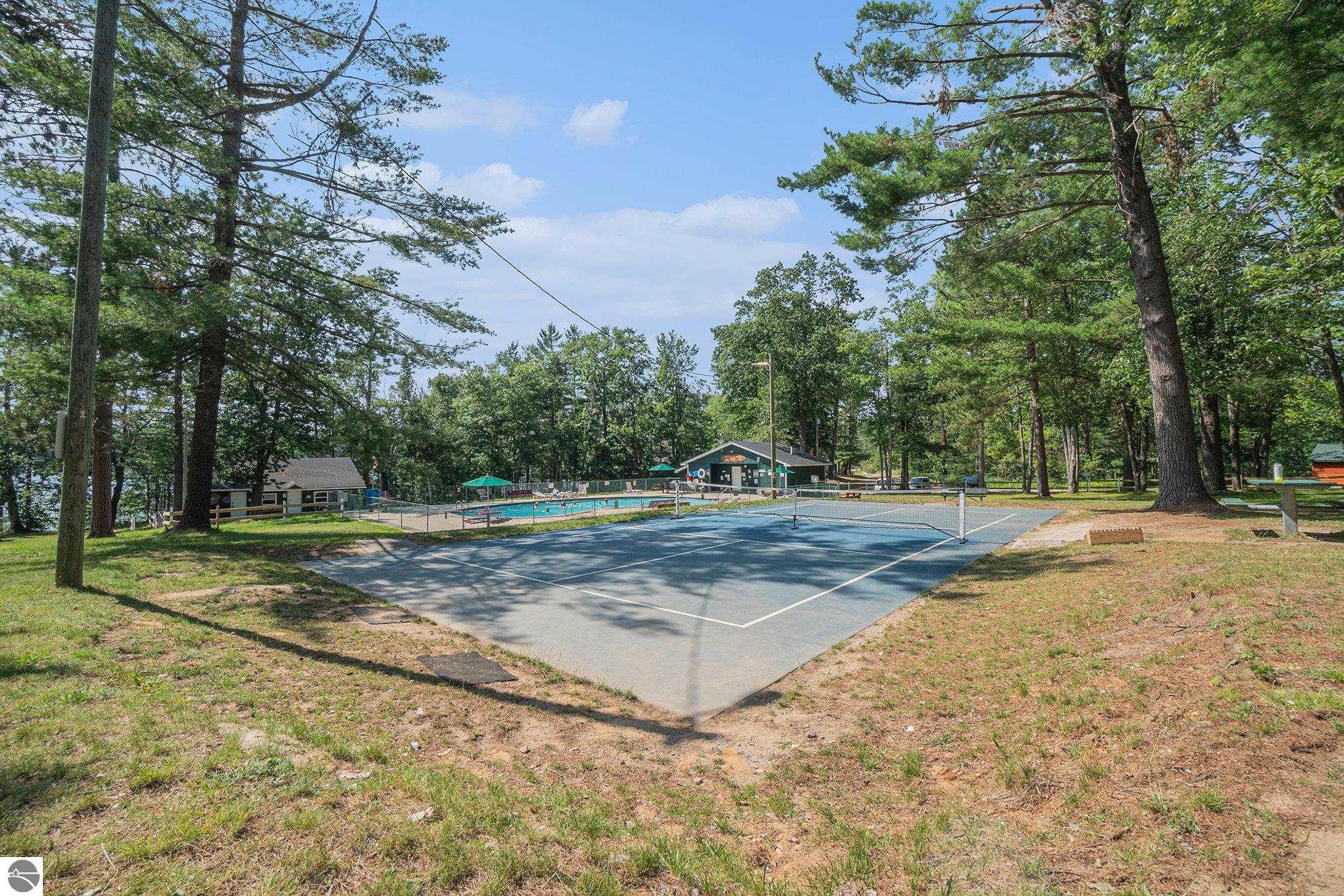 Gaylord, Michigan 49735, United States, 2 Bedrooms Bedrooms, ,1 BathroomBathrooms,Residential,Pending,180993