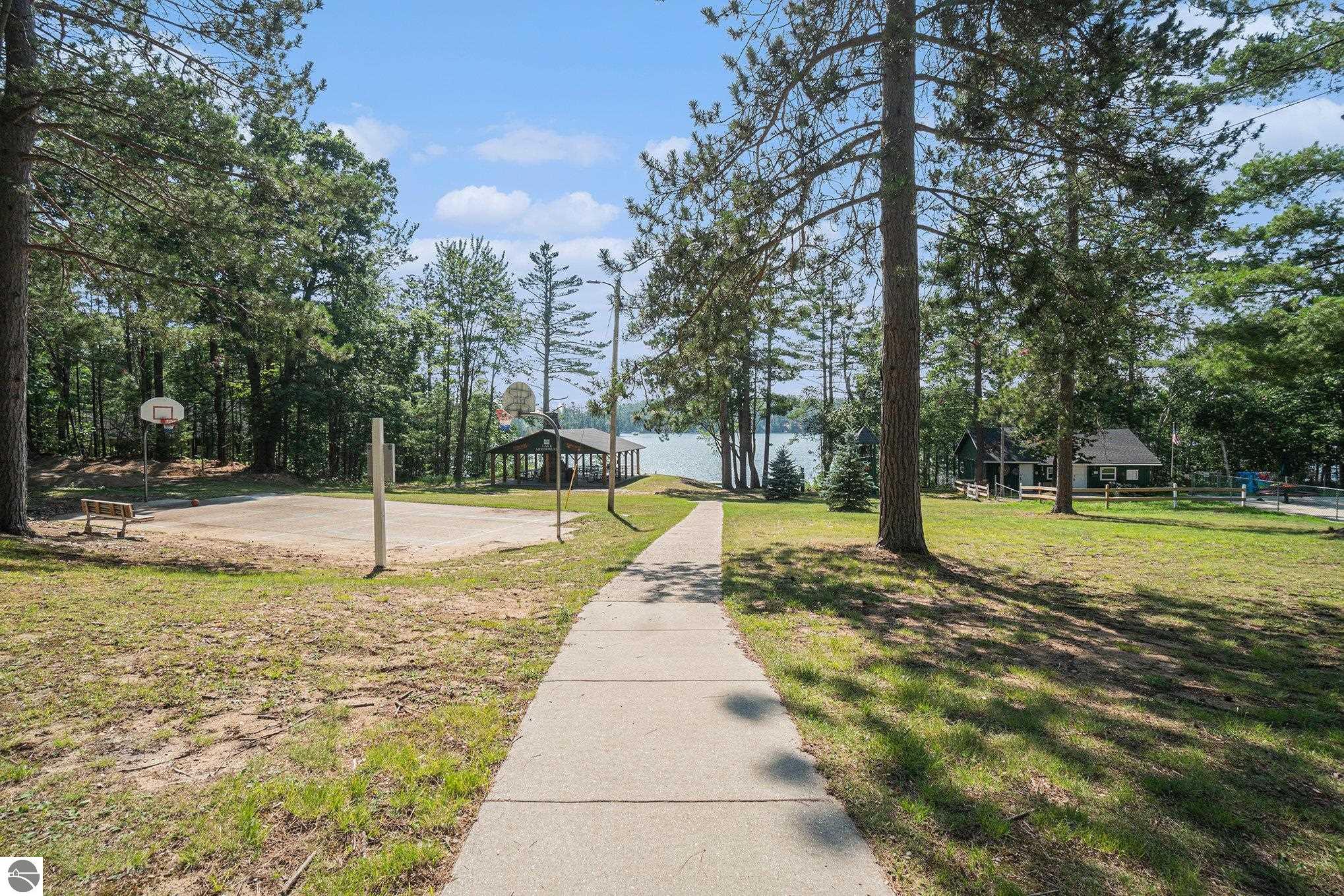 Gaylord, Michigan 49735, United States, 2 Bedrooms Bedrooms, ,1 BathroomBathrooms,Residential,Pending,180993