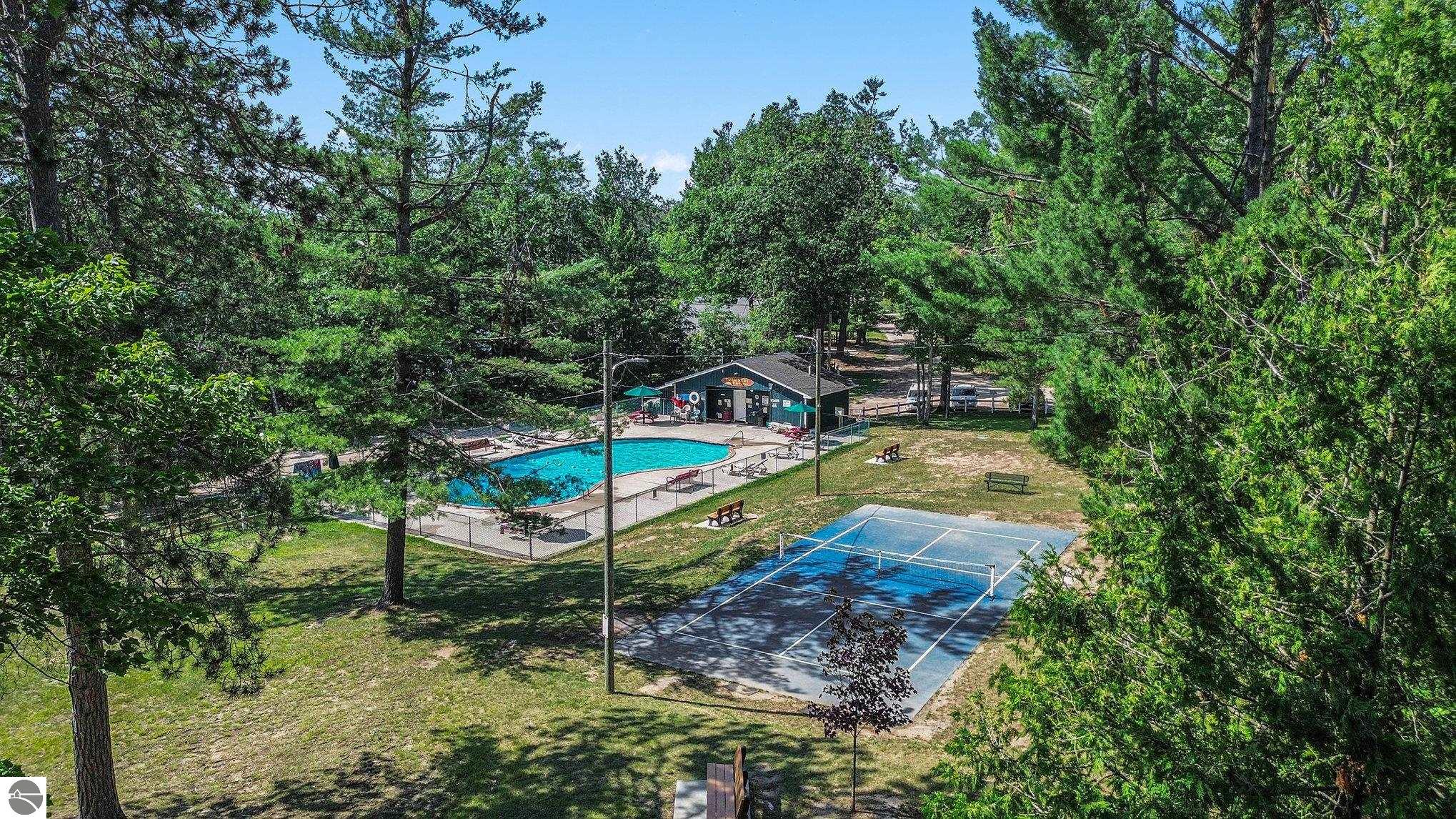 Gaylord, Michigan 49735, United States, 2 Bedrooms Bedrooms, ,1 BathroomBathrooms,Residential,Pending,180993