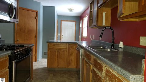 Tiny photo for 121 Cypress Drive, Prudenville, MI 48651 (MLS # 1940999)