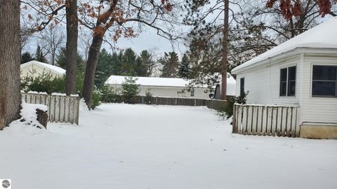 Tiny photo for 121 Cypress Drive, Prudenville, MI 48651 (MLS # 1940999)