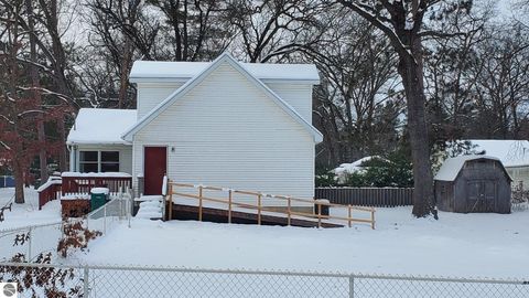 Tiny photo for 121 Cypress Drive, Prudenville, MI 48651 (MLS # 1940999)