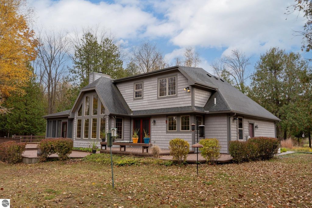 Photo of 1416 Bruder Bluff Drive, Mt Pleasant, MI 48858 (MLS # 1940240)