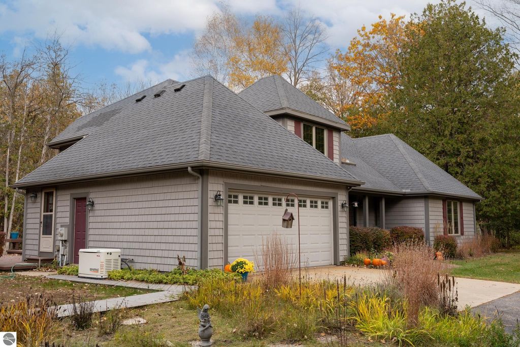 Photo of 1416 Bruder Bluff Drive, Mt Pleasant, MI 48858 (MLS # 1940240)