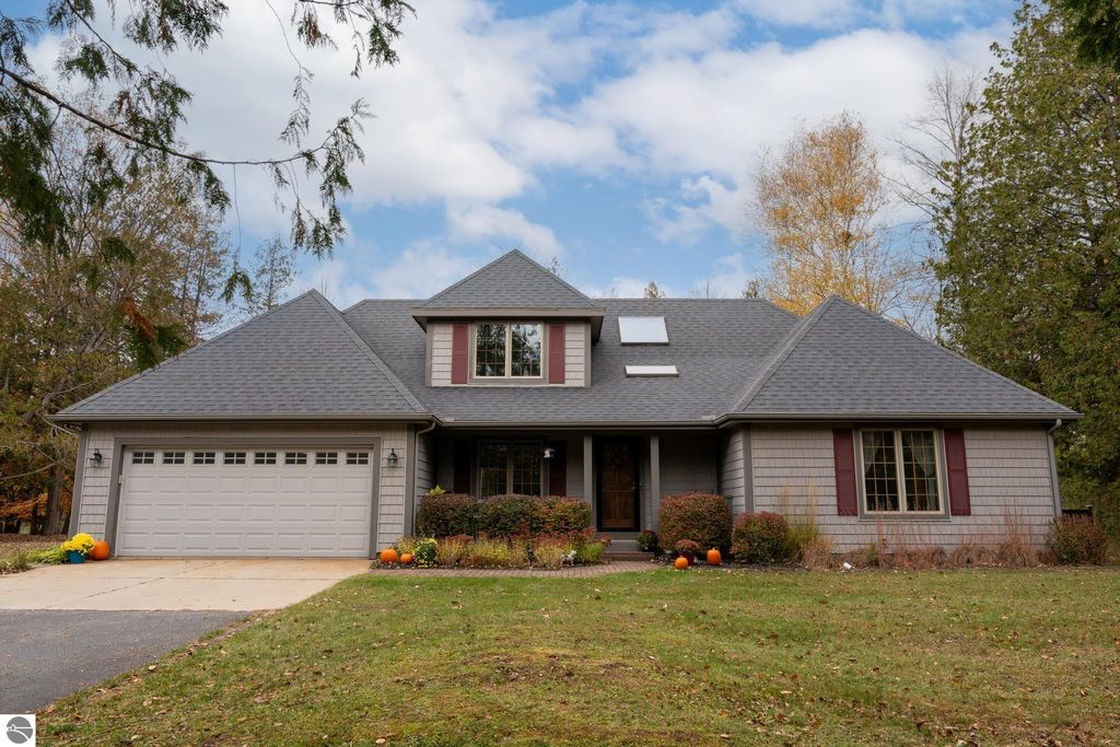 Photo of 1416 Bruder Bluff Drive, Mt Pleasant, MI 48858 (MLS # 1940240)