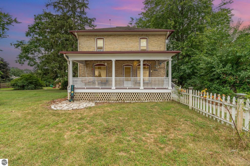 Photo of 1926 E Broadway Street, Mt Pleasant, MI 48858 (MLS # 1937798)