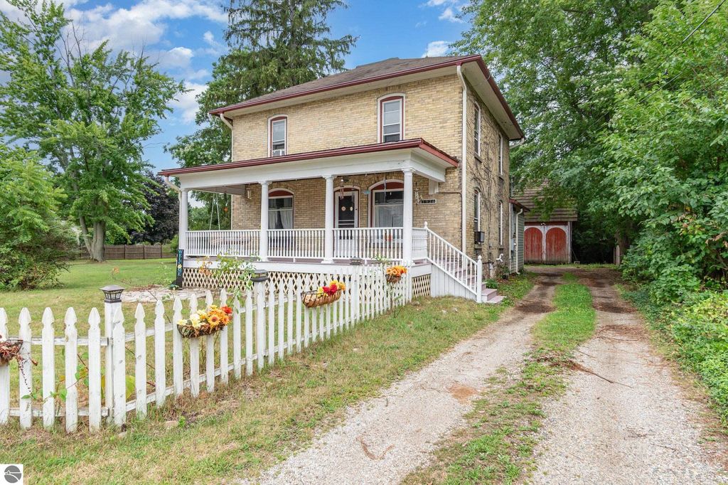 Photo of 1926 E Broadway Street, Mt Pleasant, MI 48858 (MLS # 1937798)