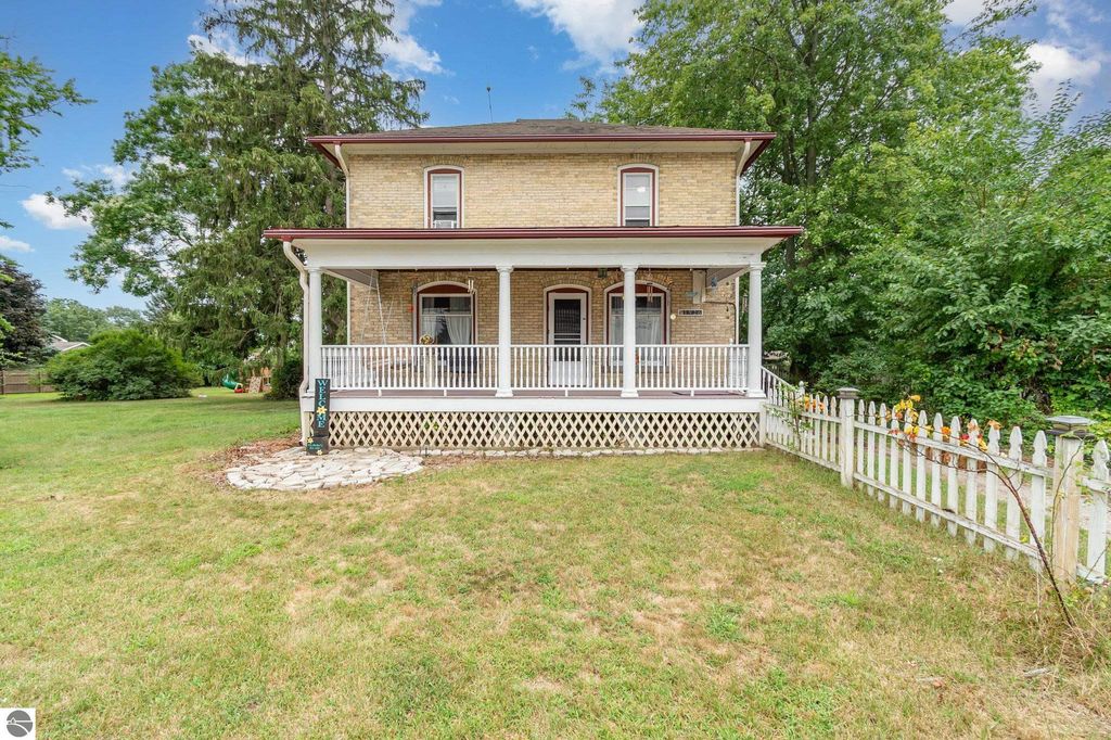 Photo of 1926 E Broadway Street, Mt Pleasant, MI 48858 (MLS # 1937798)
