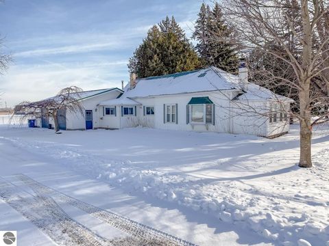 Photo of 210 Barbour St, Coleman, MI 48618 (MLS # 1941250)