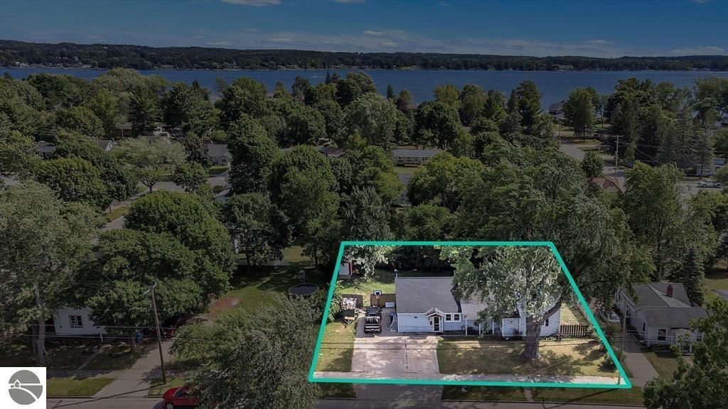 Photo of 817 Walnut Street, Cadillac, MI 49601 (MLS # 1938010)