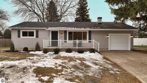 Photo of 501 Devon Drive, St Louis, MI 48880 (MLS # 1941319)